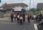 Pelayanan Masyarakat, Polsek Cipaku Polres Ciamis Siaga di Jalan Padat Saat Jam Sekolah