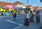Pelayanan Masyarakat, Polsek Cipaku Polres Ciamis Siaga di Jalan Padat Saat Jam Sekolah