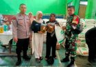 Polsek Cihaurbeuti Polres Ciamis Awasi Distribusi Bantuan Pangan ke Warga Sukamaju