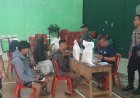 Polsek Kawali Polres Ciamis Awasi Distribusi Bantuan Pangan ke Warga Lumbung