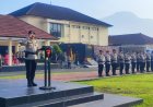 Dansat Brimob Polda Jabar Pimpin Tradisi Kenaikan Pangkat 108 Personel Satbrimob
