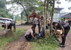 Polisi Gelar Kegiatan Bersih-Bersih di Area Wisata Situ Cipanten