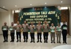 Pererat Kebersamaan, Kapolda Jabar Berikan Tali Asih kepada Personel dan PHL