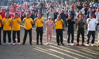 Jaga Lingkungan Pesisir,  Kapolda Jabar Pimpin Aksi Bersih - Bersih  Pantai Pangandaran*