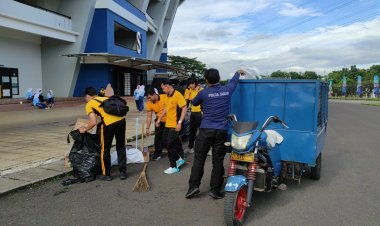 Tindak Lanjuti Arahan Presiden,  Polda Jabar Bersih - Bersih Stadion GBLA, Jaga Kualitas Destinasi Wisata
