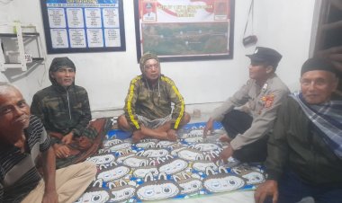 Cipkon Kamtibmas, Polsek Rajadesa Polres Ciamis Datangi Warga Saat Beraktifitas di Malam Hari